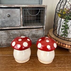 New Boho Farmhouse Ceramic Polka dot Mushrooms Salt & Pepper Shakers